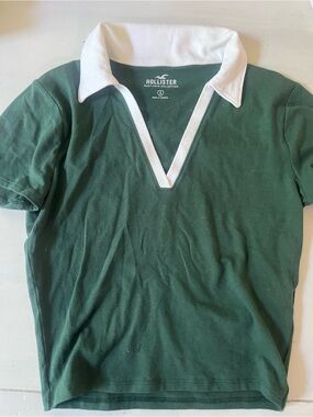 Hollister Green Short-Sleeve Polo with White Contrast Collar